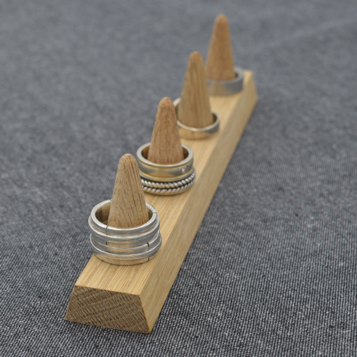 Ring Holder, Oak - Earth & Nest