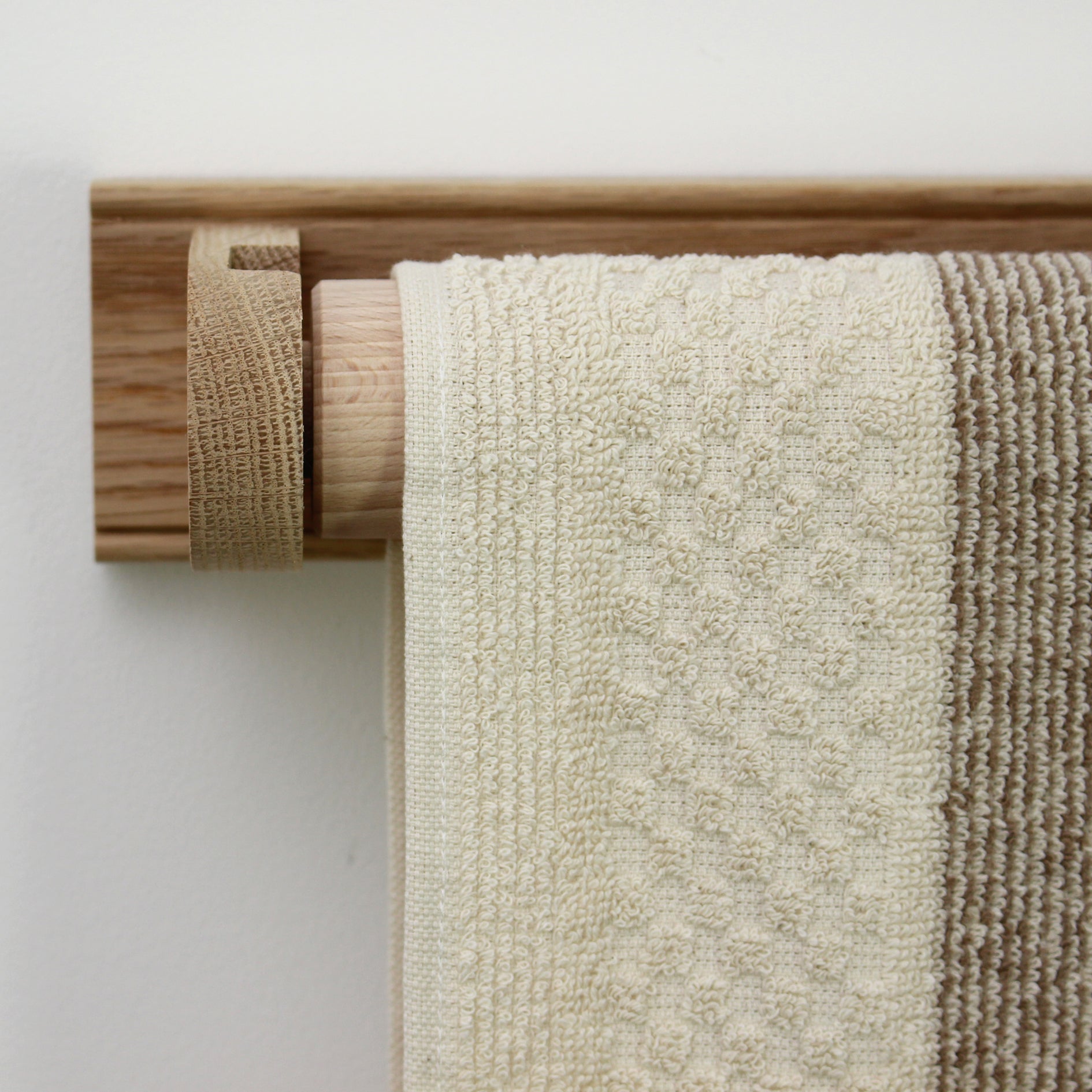 Roller Towel Holder - Earth & Nest