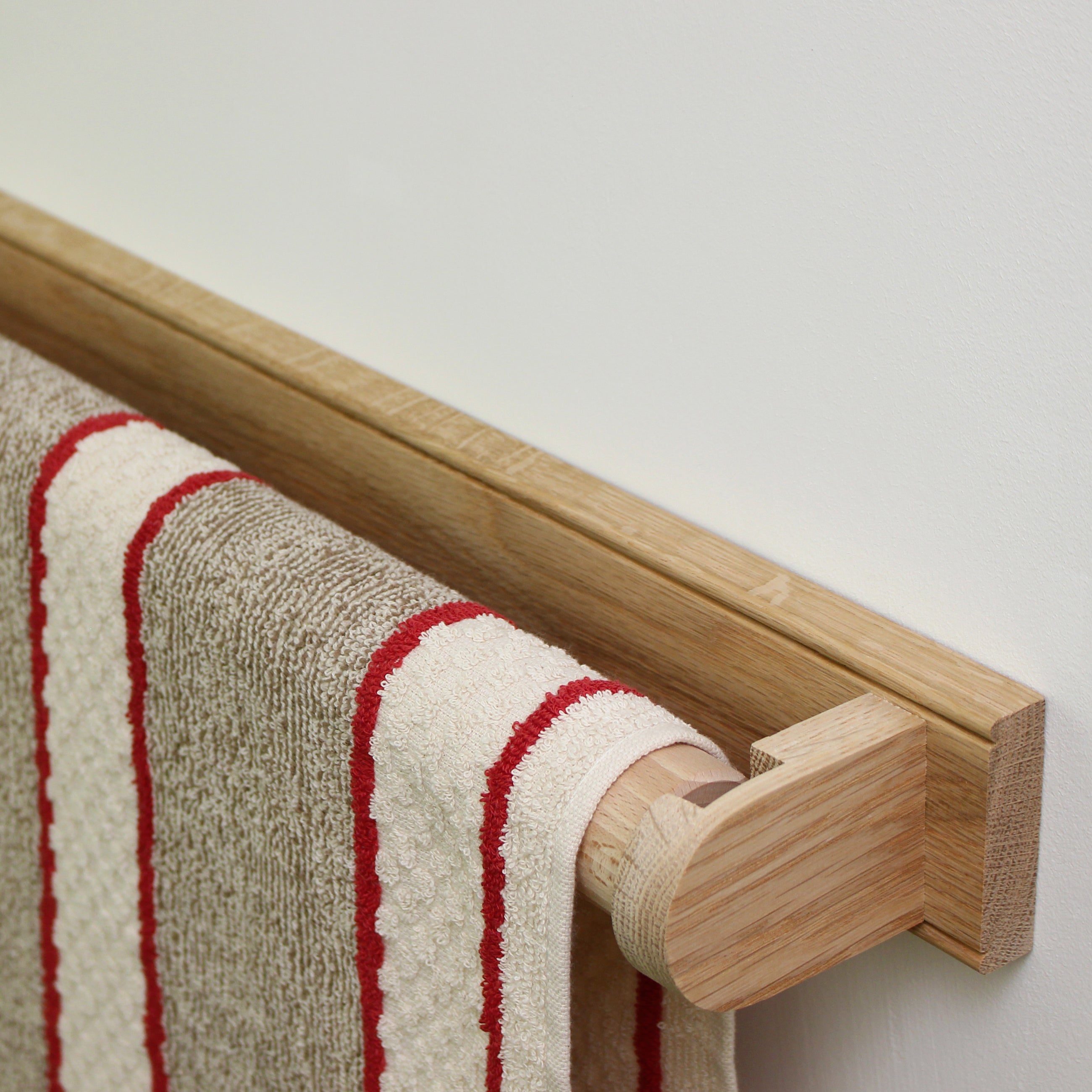Roller Towel Holder - Earth & Nest