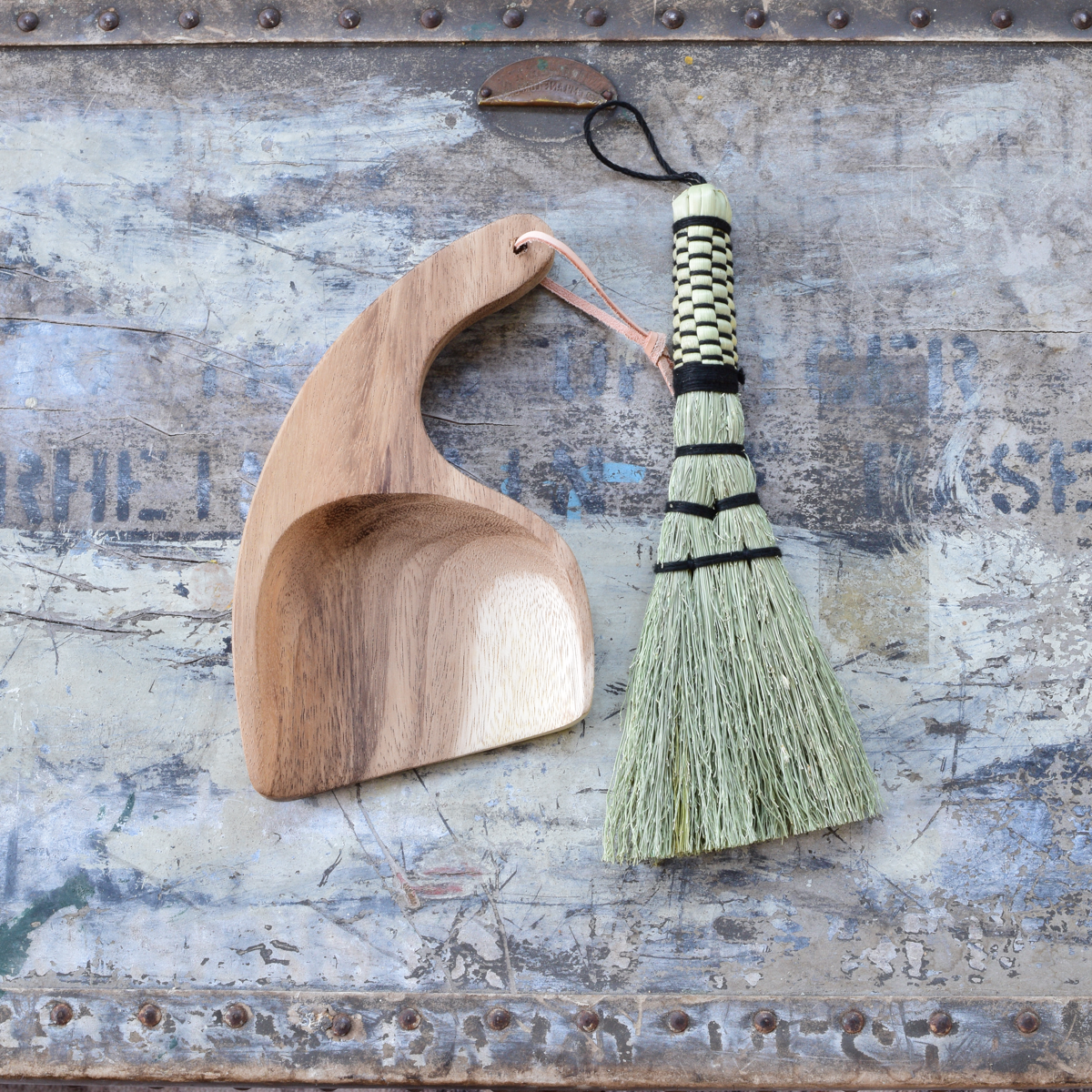 Sorghum Hand Broom & Dustpan - Earth & Nest