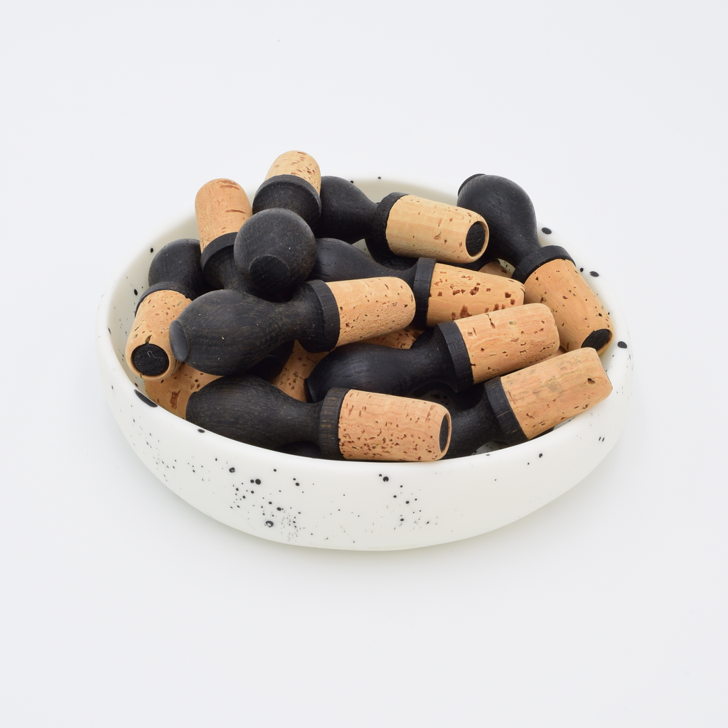 Wine Stopper Oak, Black - Earth & Nest