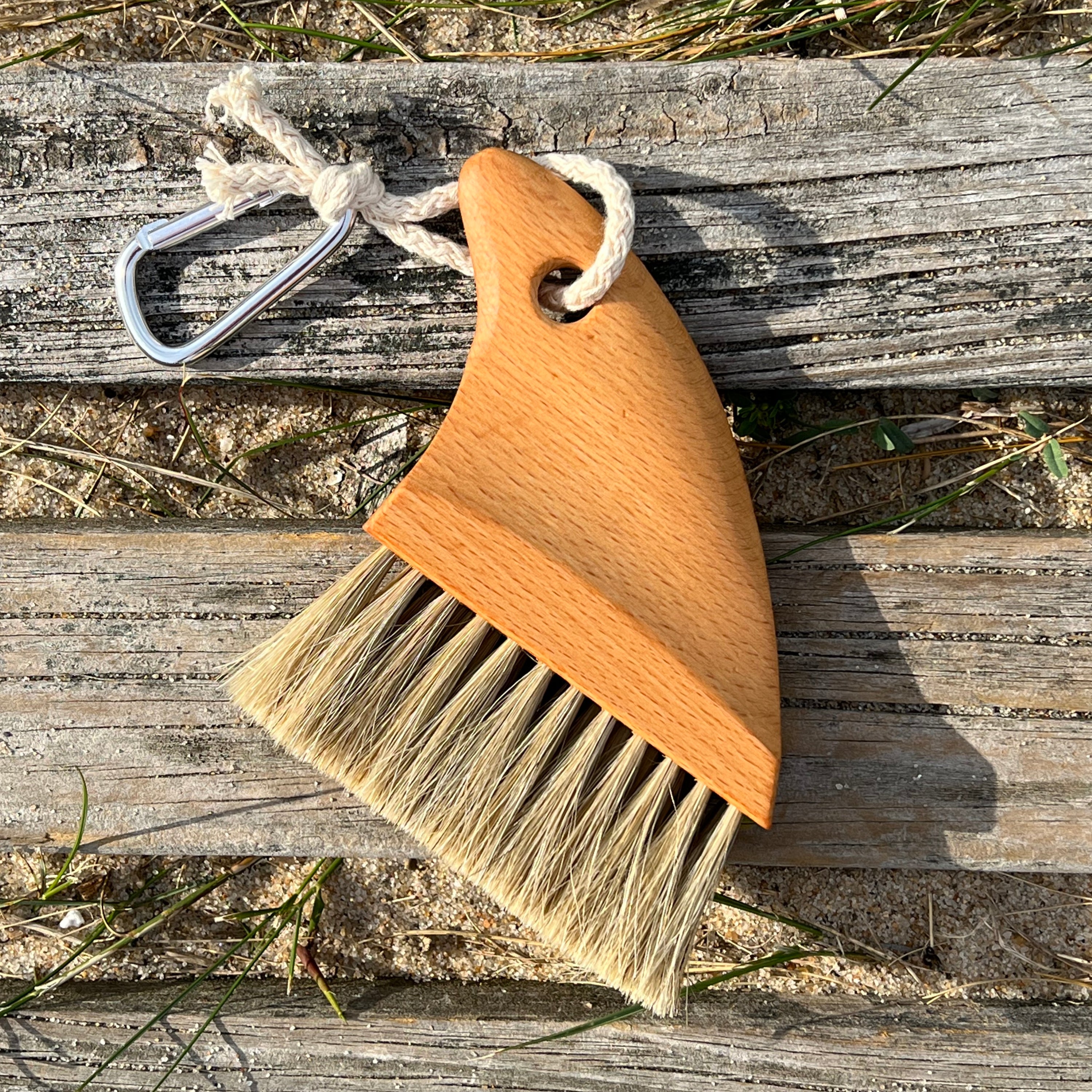 Beach Brush Shark Fin - Earth & Nest